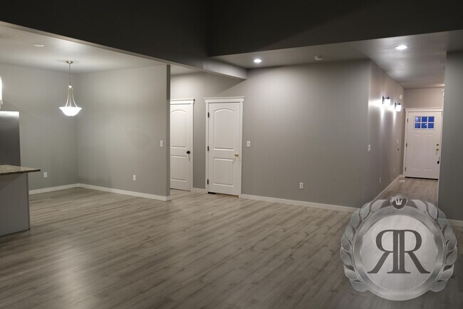 Building Photo - 7411 Saddlebrook Lp