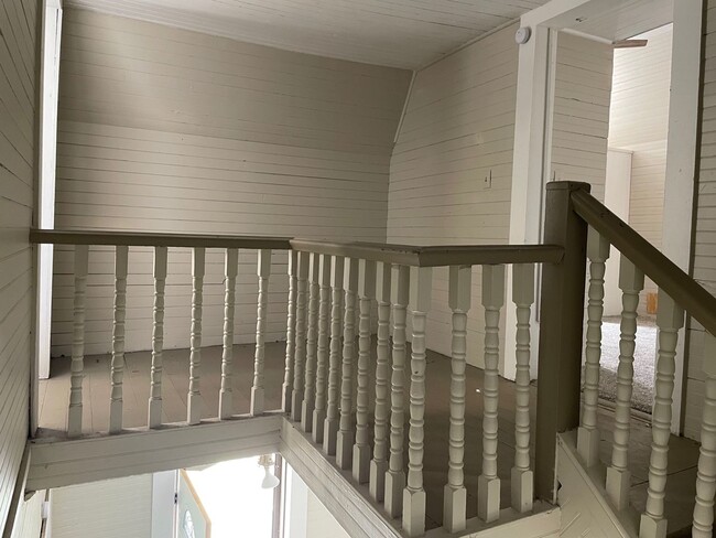 Building Photo - 4 BED 2 BATH TWO STORY HOME IN TROY!