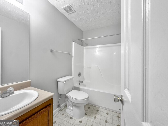 Building Photo - 400 Crestfield Cir