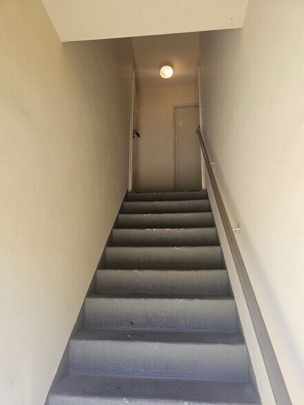 Building Photo - 1448 S Dunsmuir Ave