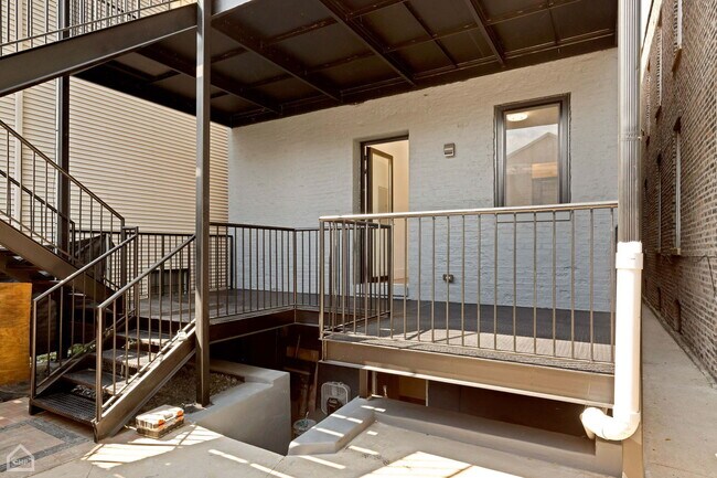 Building Photo - 2121 W Ohio St
