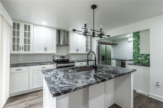 Building Photo - 107 Forest Edge Dr