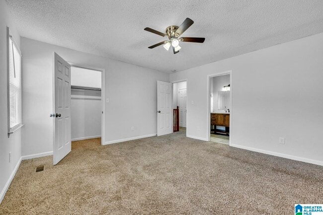 Building Photo - 2555 Hampstead Dr