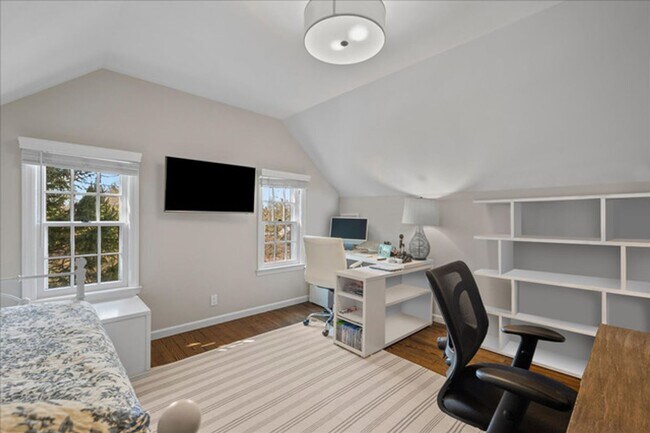 Building Photo - Manor Woods 5 Bedroom 2.5 Bathroom Colonial Home