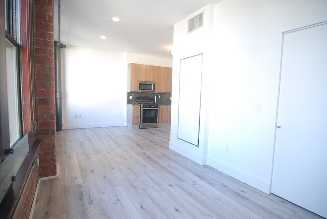 Building Photo - 460 S Spring St