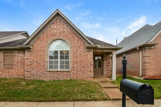 Building Photo - 10253 Evening Hill Dr