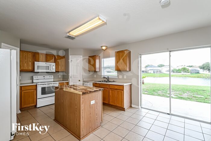 Building Photo - 10915 Banyan Wood Way