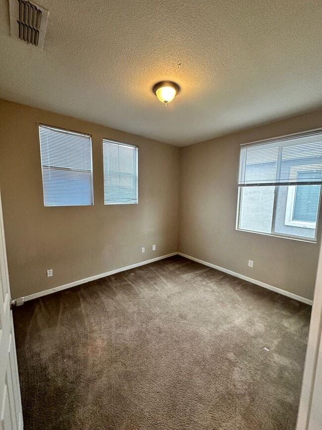 Building Photo - 2161 Chapman Oak Dr