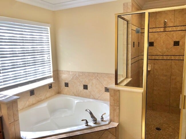 Building Photo - EAGLE CREEK LAKE NONA! WELCOME HOME! Beautiful water views! Spacious 2 story-3 bedroom 2.5 bath h...