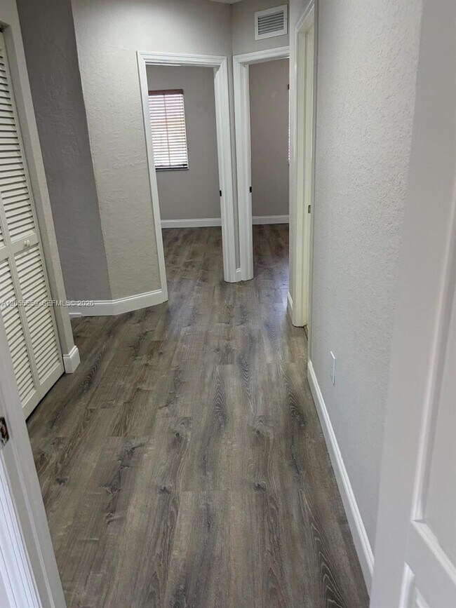 Building Photo - 27918 SW 140th Ave