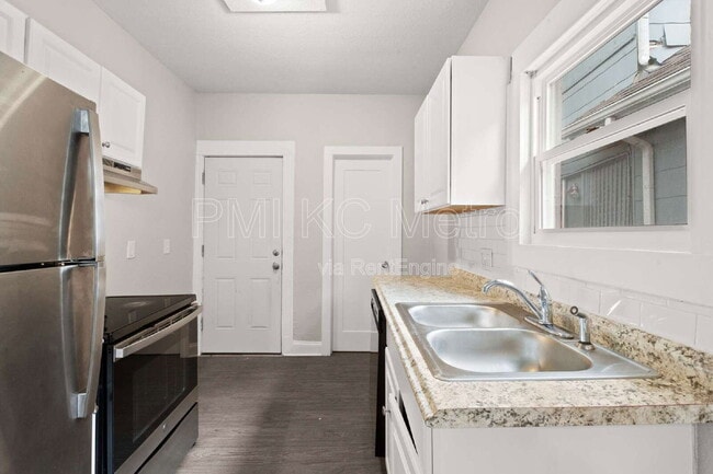 Building Photo - 3803 Highland Ave