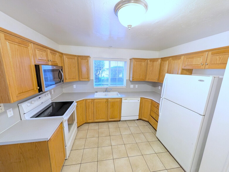 Building Photo - 361 E 1420 S