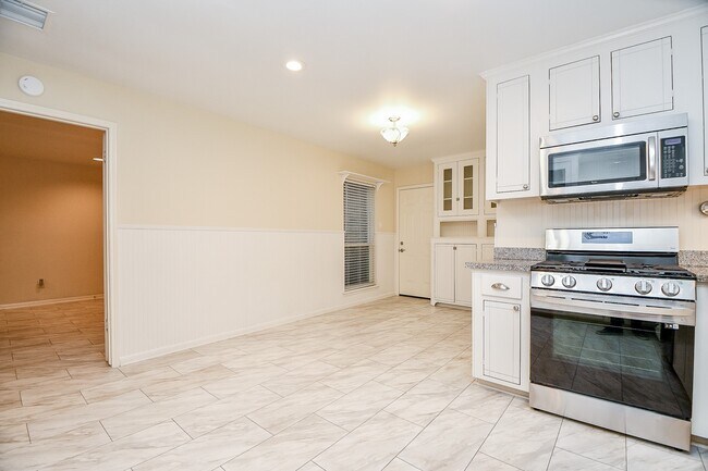 Building Photo - 1814 Cherry Bend Dr