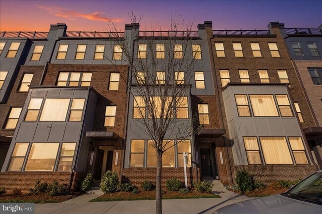 Building Photo - 13538 Sayward Blvd