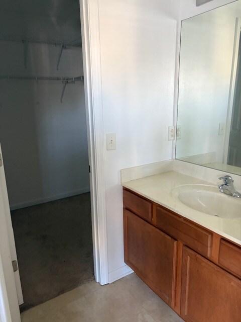 Building Photo - 2033 Victory Gallop Ln