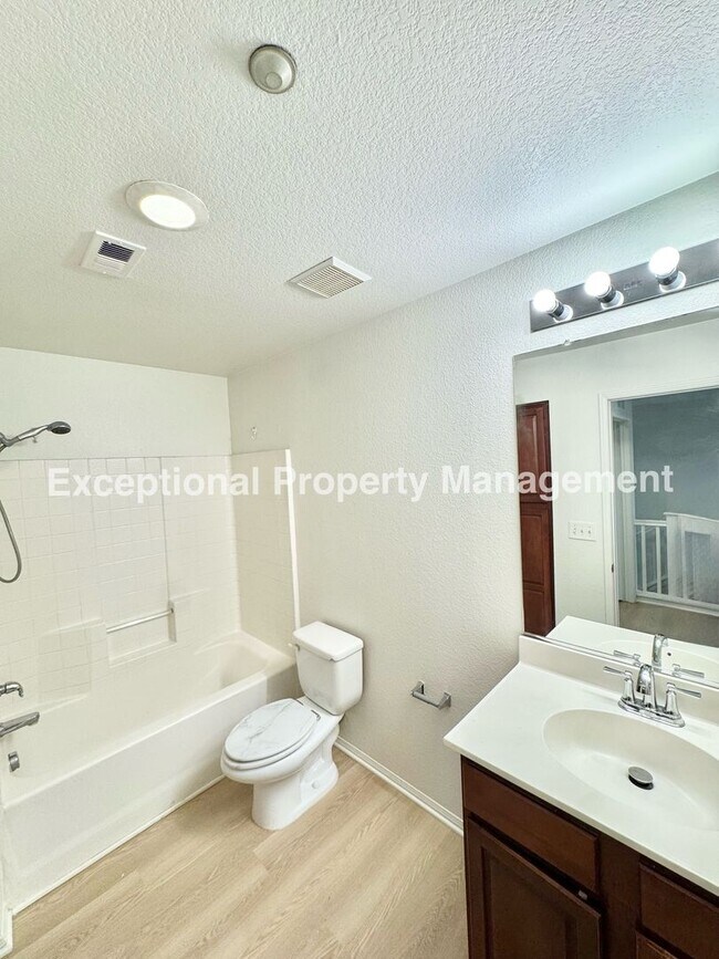 Building Photo - Ready to move in 3 bed 3 bath home