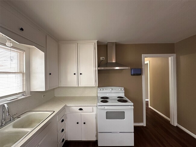 Building Photo - 1121 Millie St