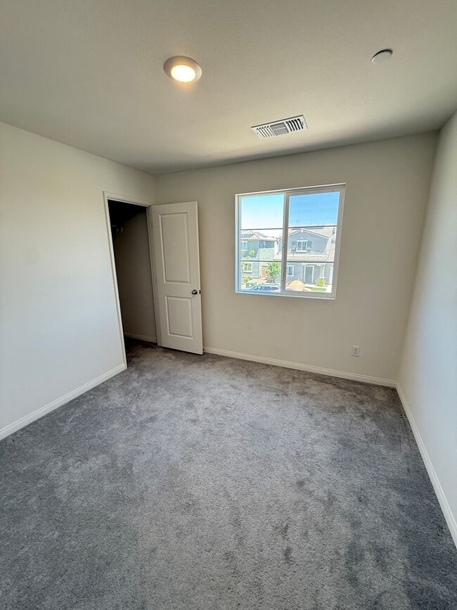 Building Photo - Fall in love with this NEWER  5 bedroom 4 ...