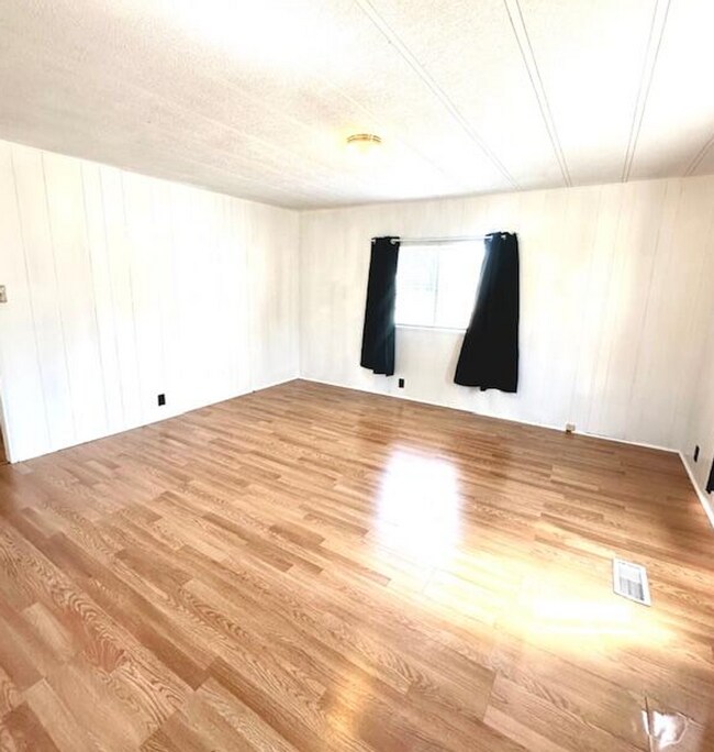 Building Photo - 62 Erickson Ave