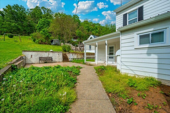 Building Photo - Walk to the Potomac River, Appalachian Trail, Great American Rail Trail, and the C&O National His...