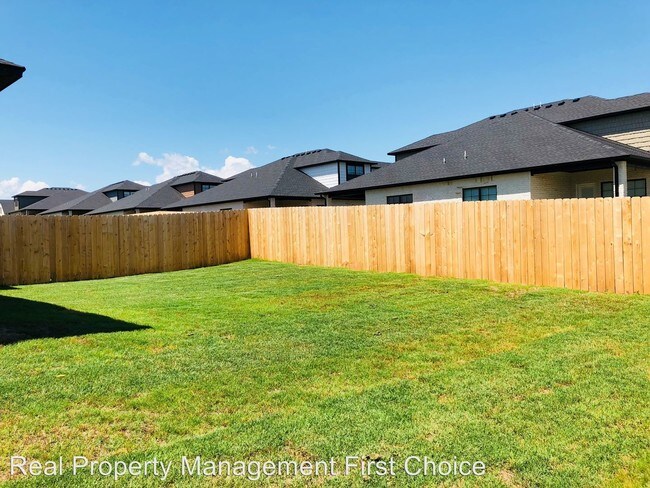 Building Photo - 9800 Mylea Cir