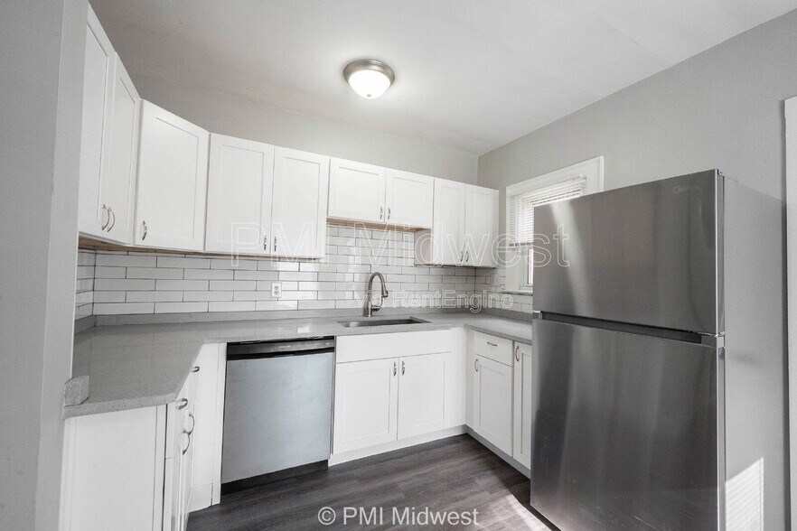 Building Photo - 3945 Central Ave