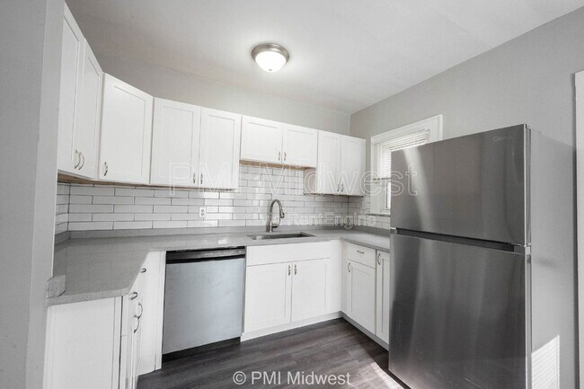 Building Photo - 3945 Central Ave