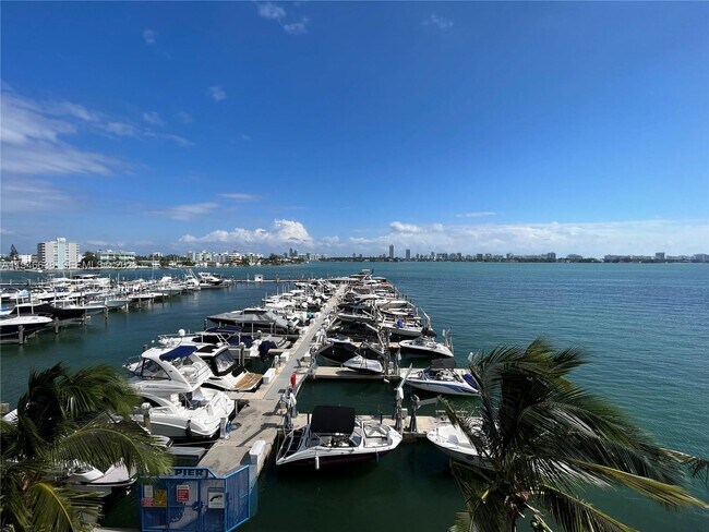 Building Photo - 7601 E Treasure Dr