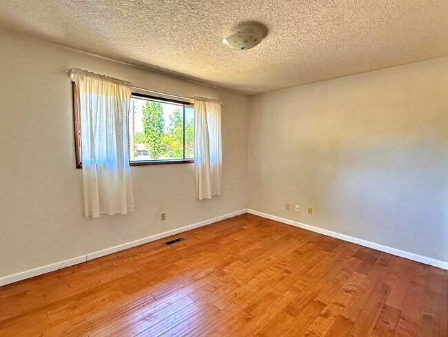 Building Photo - 2746 SE 73rd Ave