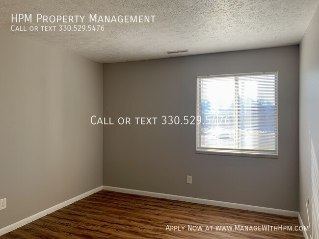 Building Photo - Move-in Special! Spacious Updated Plain To...