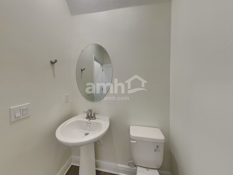 Building Photo - 5933 Sycamore Pl St