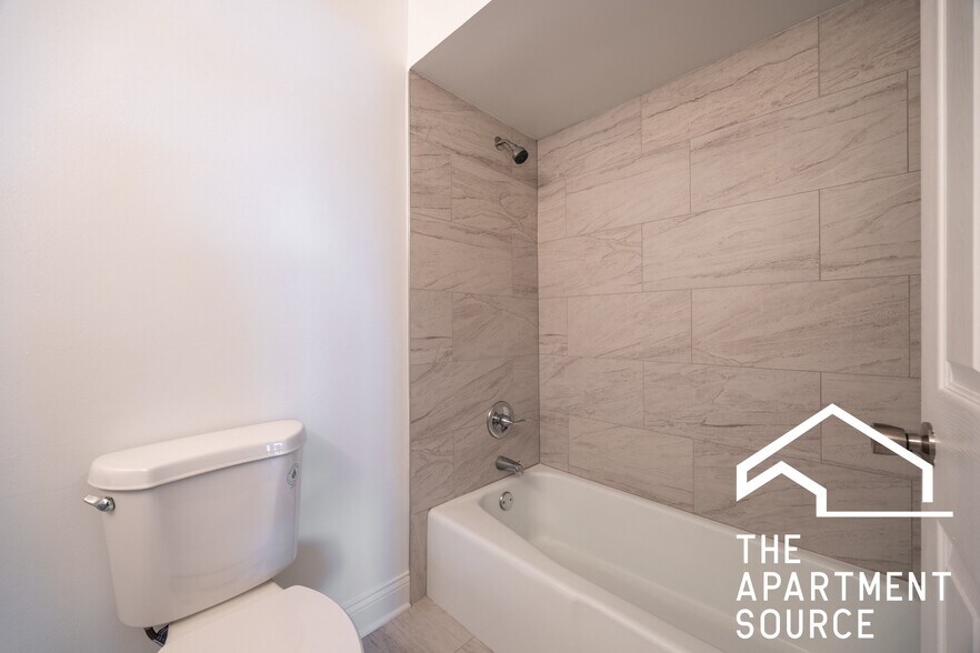 Building Photo - 112 N Kenilworth Ave