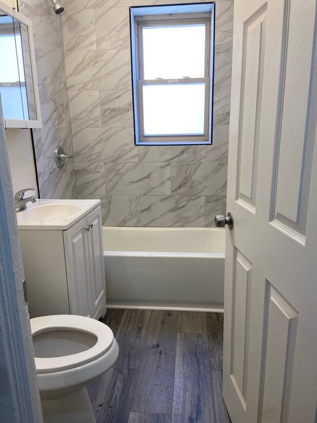 Building Photo - 2210 E 70th St