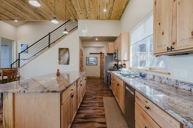 Building Photo - 642 Twincreek Cir