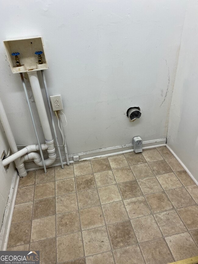 Building Photo - 164 Glenn Carrie Rd