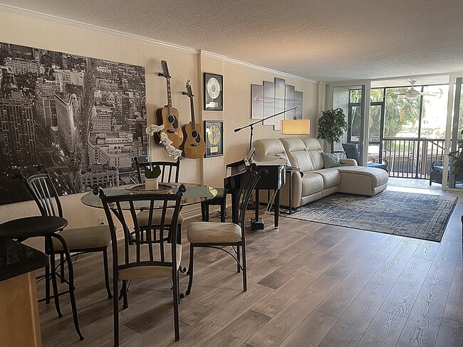 Building Photo - 3 Royal Palm Way