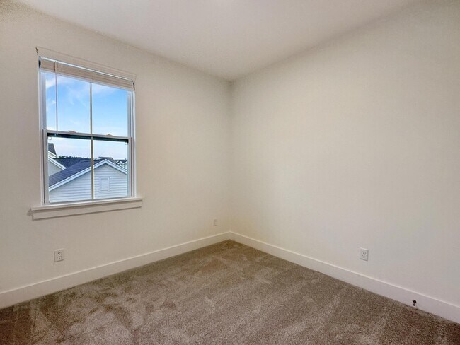 Building Photo - 250 Symphony Ave