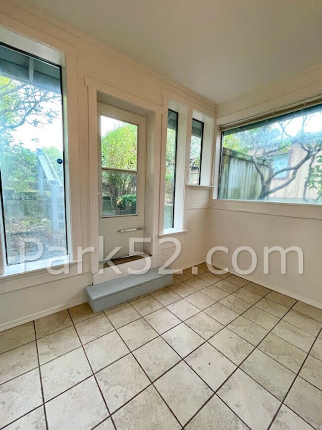 Building Photo - 9024-9024 Waverly Dr SW