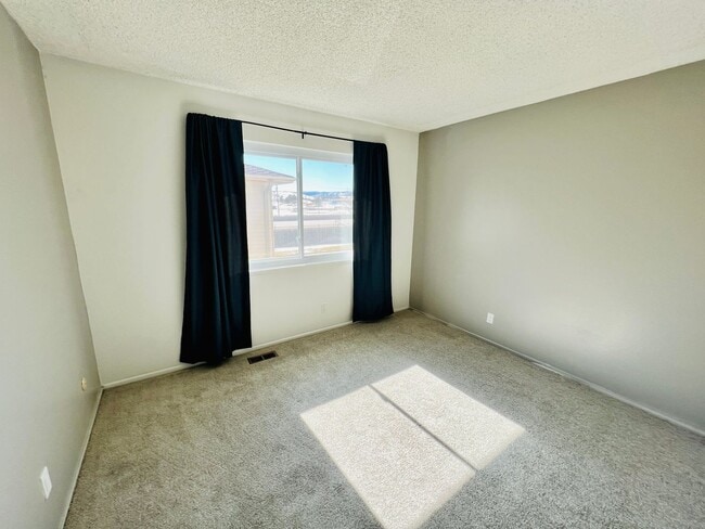 Building Photo - TWO STORY TOWNHOME, NEW FLOORING/CARPET, TWO TONE PAINT, STAINLESS APPLIANCES, WASHER/DRYER, CORN...