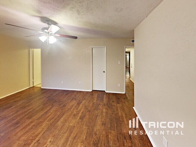 Building Photo - 7125 Hardwood Trail