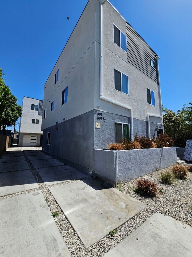 Building Photo - 32(839)