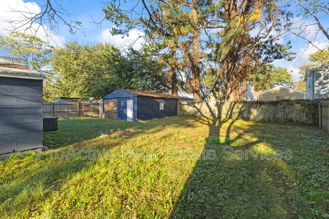 Building Photo - 1217 Hull St