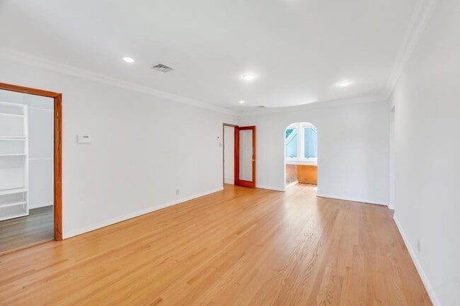 Building Photo - 18 Parkside Dr