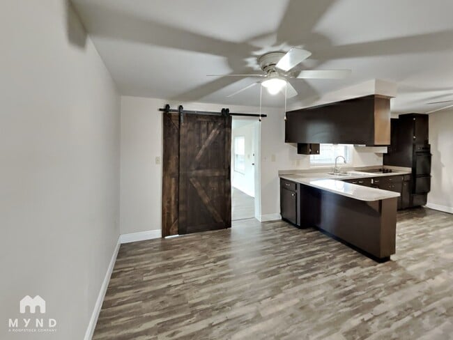 Building Photo - 14 Lamplight Ln