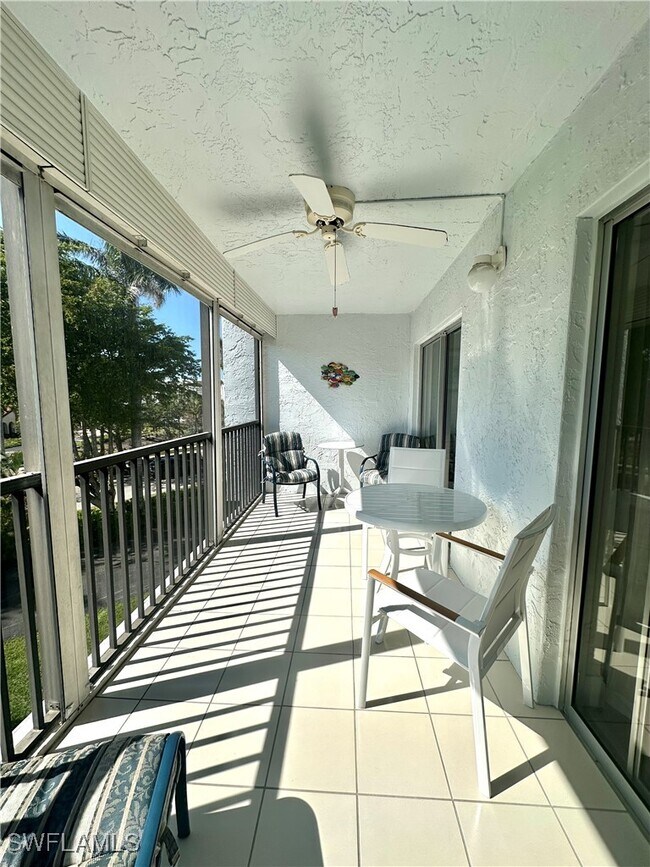 Building Photo - 555 Park Shore Dr