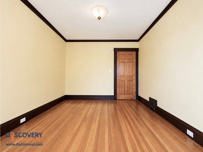 Building Photo - 327 San Carlos Ave