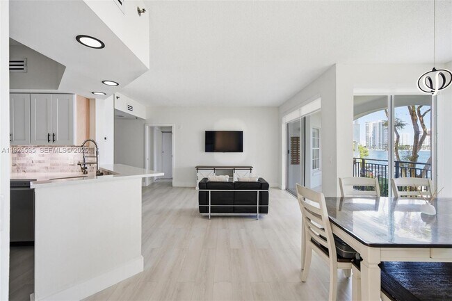 Building Photo - 3255 NE 184th St