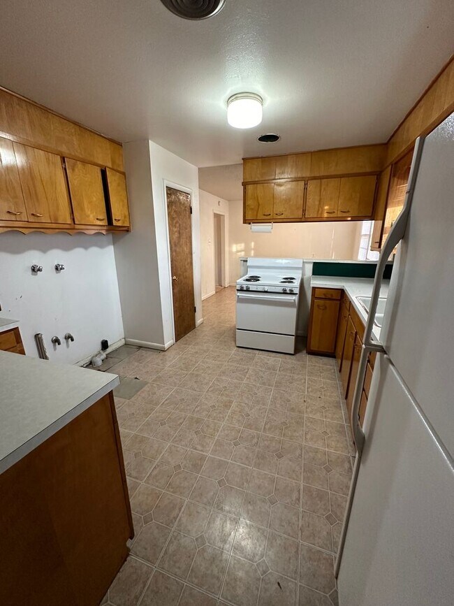 Building Photo - 3 Bed 2 Bath Home in Highland School School District!