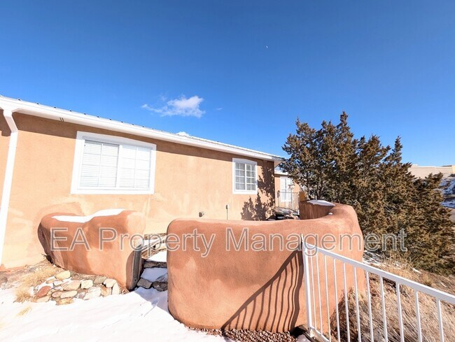 Building Photo - 363 Pinon Creek Rd SE