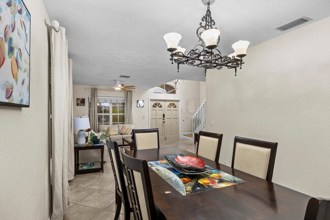 Building Photo - 1622 S Club Dr